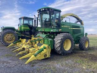 2004 John Deere 7700