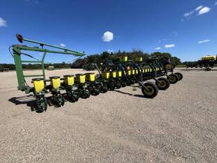 John Deere 24R22