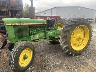 John Deere 2120