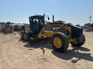 2022 Komatsu GD655-7