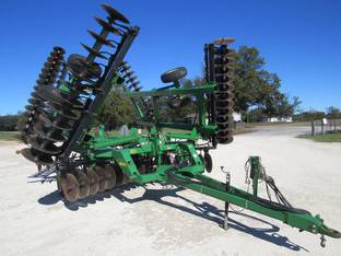 2004 John Deere 637