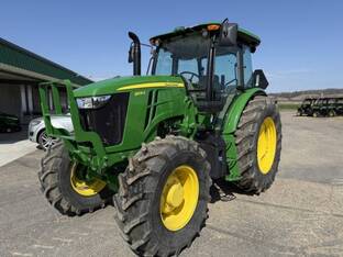 2023 John Deere 6105E Cab
