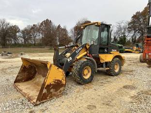 2016 John Deere 324K