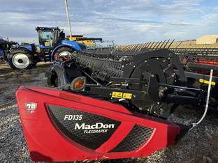 2019 MacDon Industries FD135