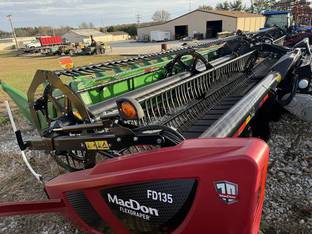 2019 MacDon Industries FD135