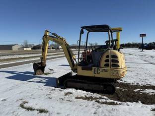 2001 New Holland EC35