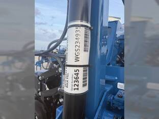 2025 Kinze 5670