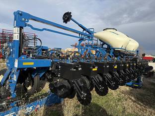 2024 Kinze 3605