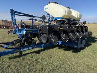 2025 Kinze 3505