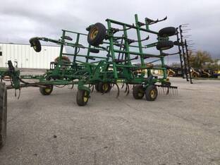 2004 John Deere 2410