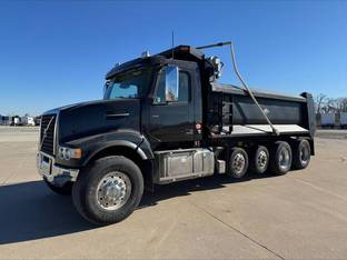 2021 Volvo VHD64F300