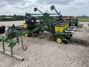 1992 John Deere 7200