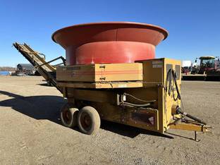 2005 HayBuster H1100