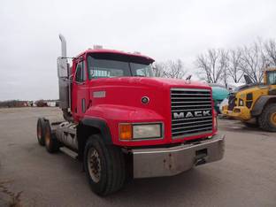 1999 Mack CL753