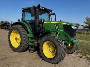 2015 John Deere 6215R