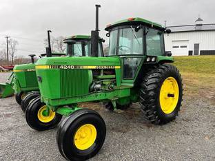 John Deere 4240