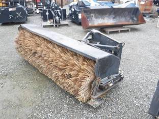 Caterpillar BROOM SKID STEER
