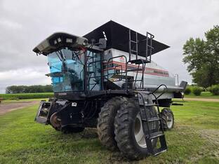 1992 Gleaner R52