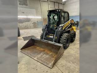 2022 New Holland L320