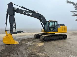 2017 John Deere 210G LC