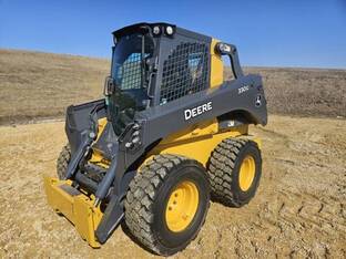 2017 John Deere 330G