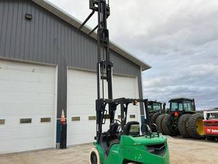 2015 Mitsubishi FG30N