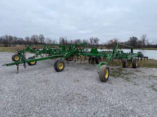 2016 John Deere 2210