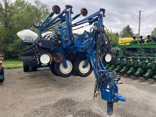 2011 Kinze 3700