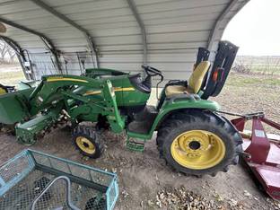 2011 John Deere 3320