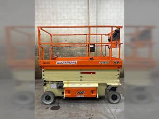 2017 JLG 3246ES
