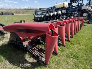 2006 Gleaner HUGGER 830