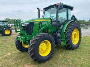 2022 John Deere 6135E
