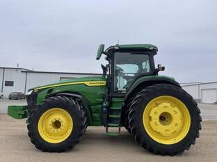 2022 John Deere 8R 370