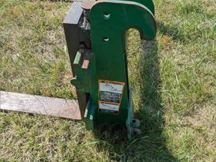 2010 John Deere FORKS