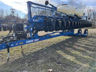 2025 Kinze 3665