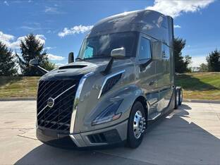 2025 Volvo VNL64T860