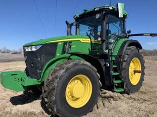 2022 John Deere 7R 270