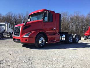 2021 Volvo VNR64T300