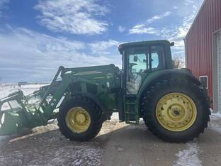 2004 John Deere 7520
