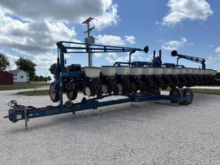 2005 Kinze 3600