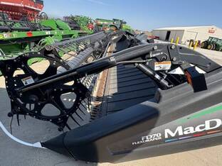 2011 MacDon Industries FD70