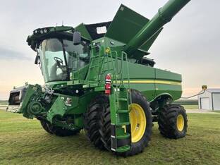 2023 John Deere S780