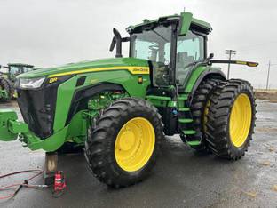 2023 John Deere 8R 250