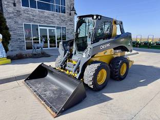 2023 John Deere 332G