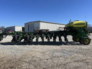 2017 John Deere 1775NT