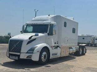 2025 Volvo VNL64T300