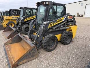 2021 New Holland L318