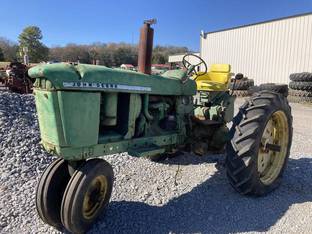 John Deere 3010