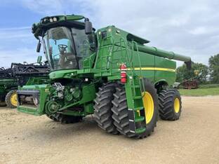 2023 John Deere S780