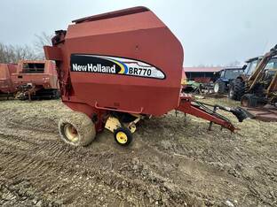 New Holland BR770A